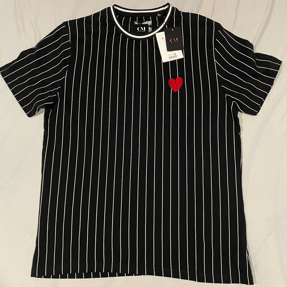 NWT XL b&w striped top w/ broken heart design